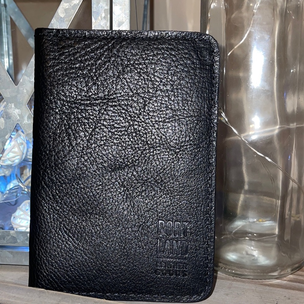 Portland Leather Goods Passport And card holder